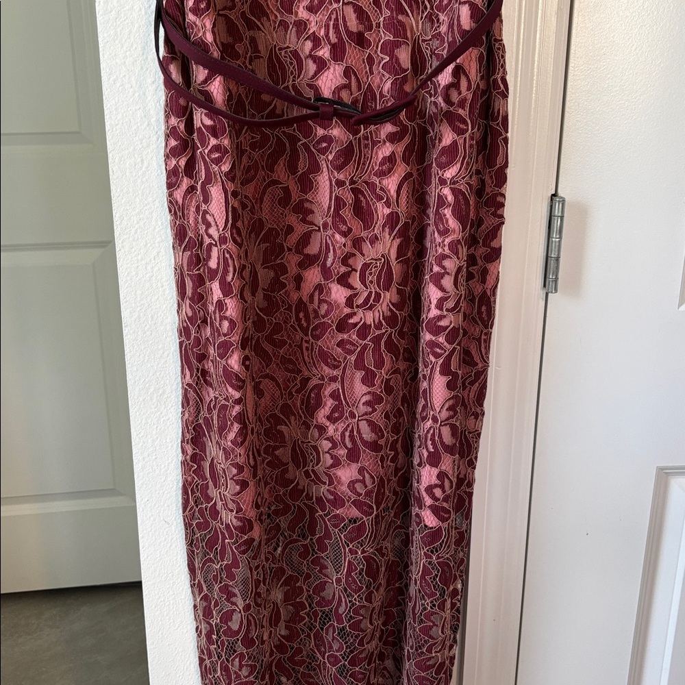 Eva Mendes Floral Lace Dress in Pink and Burgundy - Picture 2 of 5